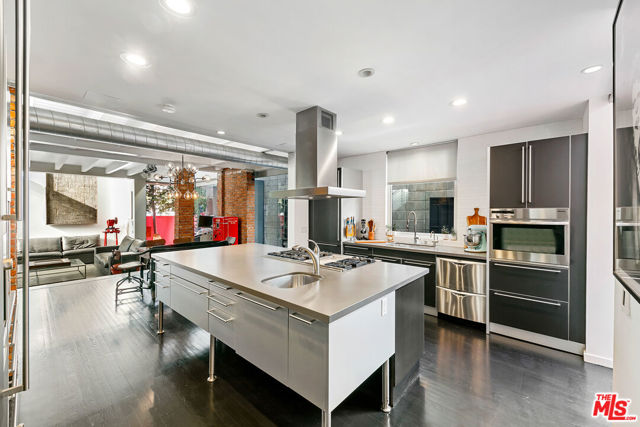 1430 Abbot Kinney Boulevard, Venice CA: https://media.crmls.org/mediaz/d3c4f944-c14f-484d-a54c-8698fe8d1b24.jpg