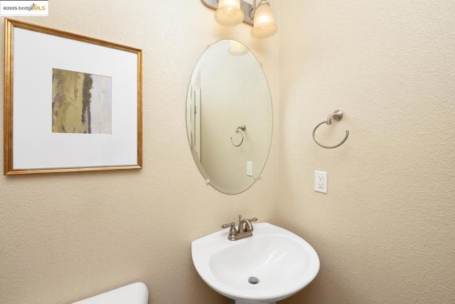 1604 Coventry Dr, Oakley CA: https://media.crmls.org/mediaz/d3c55619-d09b-4a73-8992-4fc8fc17e6f9.jpg