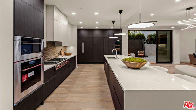 Drew Fenton | 505 Barrington Avenue Los Angeles CA | MLS: 7255319