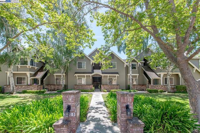 2030 Canyon Woods Drive, San Ramon CA: https://media.crmls.org/mediaz/d3c6f788-1e86-41c9-ae8b-4b82cb731338.jpg