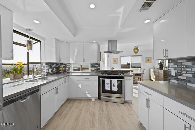 Detail Gallery Image 9 of 56 For 542 San Clemente Way, Camarillo,  CA 93010 - 4 Beds | 2/1 Baths