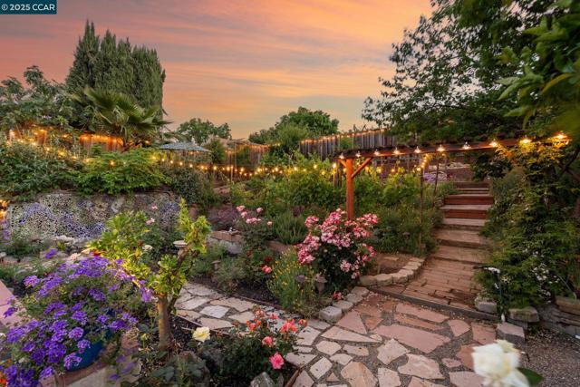 4218 Cobblestone Dr, Concord CA: https://media.crmls.org/mediaz/d3c7eee0-51f9-4631-ad3b-80dc22fd5b2b.jpg