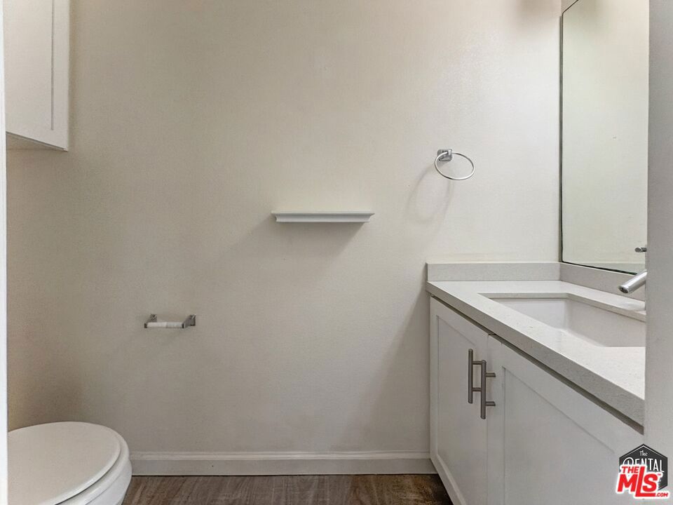 https://media.crmls.org/mediaz/d3c8d3e9-8a01-45ca-acbb-c4eaf49496e5.jpg?preset=X-Large