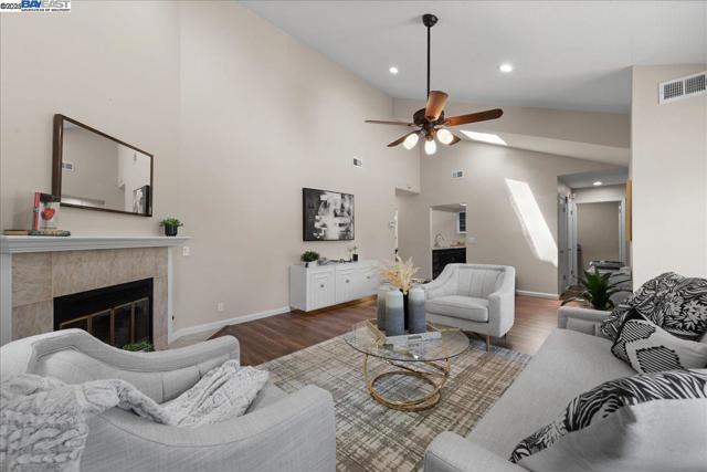 318 Lone Oak Dr, Pleasanton CA: https://media.crmls.org/mediaz/d3c96796-f5c5-45c0-99dd-cf95bd99c9a3.jpg