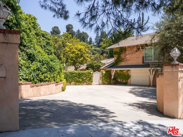 Image 2 for 2754 Roscomare Rd, Los Angeles, CA 90077