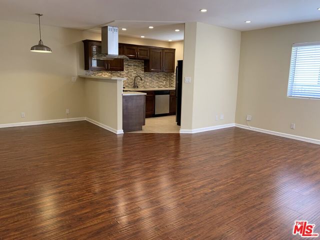 4358 MAMMOTH Avenue, 17 photo 5