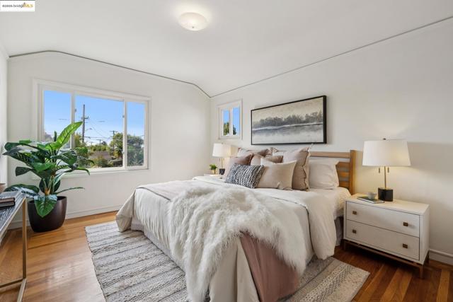 1511 Rose St, Berkeley CA: https://media.crmls.org/mediaz/d3ca22eb-0aaf-4bb5-b7d9-a966ee6e9518.jpg