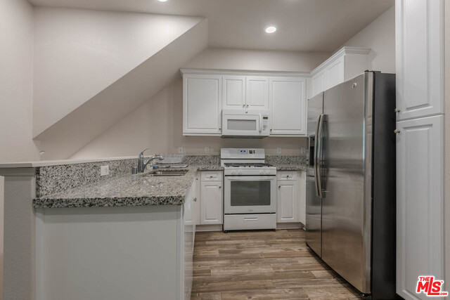 7254 N CEDAR Road, Van Nuys CA: https://media.crmls.org/mediaz/d3ca360e-1aeb-4b8f-a81a-498ff9556abe.jpg