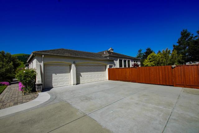 334 Paseo Gularte, San Juan Bautista CA: https://media.crmls.org/mediaz/d3ca66b3-e9f1-4504-8603-223c84a60ce6.jpg