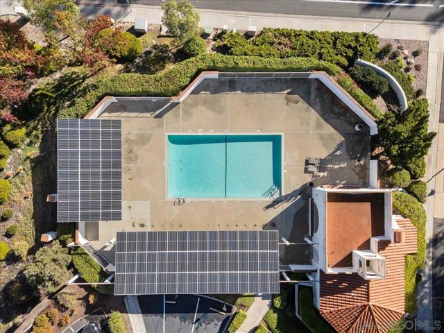 16156 Avenida Venusto, San Diego CA: https://media.crmls.org/mediaz/d3ca898f-2eb4-455f-8ff4-e5cc3a324745.jpg