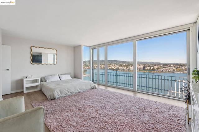 1555 Lakeside Dr, Oakland CA: https://media.crmls.org/mediaz/d3cb6c3b-6c1c-4f49-9d34-e6b8bf091d8f.jpg