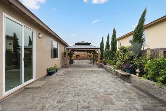 2141 Wildflower Drive, Hollister CA: https://media.crmls.org/mediaz/d3cb82b8-688e-4f43-8965-b671a8ce6363.jpg