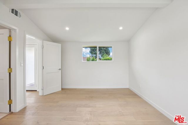 6731 Delco Avenue, Winnetka CA: https://media.crmls.org/mediaz/d3cb9b9f-1ac9-4651-811d-d5e55beef1e4.jpg