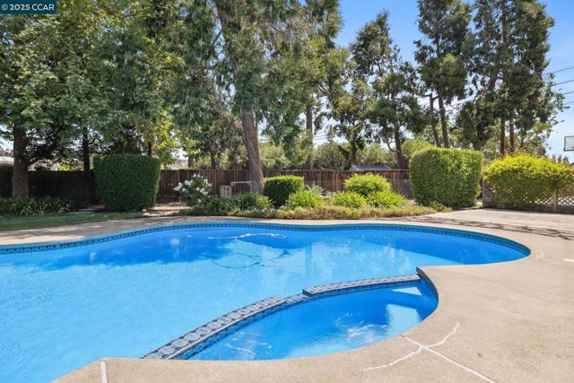Image 37 of 60 For 3044 Santa Maria Dr