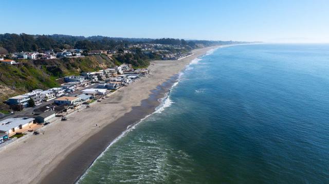 619 Beach Drive, Aptos CA: https://media.crmls.org/mediaz/d3ccd014-3937-420c-8dd7-aa1f3972e216.jpg