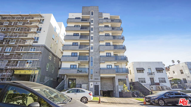 846 S Mariposa Avenue, Los Angeles CA: https://media.crmls.org/mediaz/d3cd3839-68fa-453d-b433-faf8dc77ad69.jpg