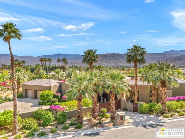 4 Paradise Cove Court, Rancho Mirage CA: https://media.crmls.org/mediaz/d3cd5417-3409-4418-b23f-3550dc325633.jpg