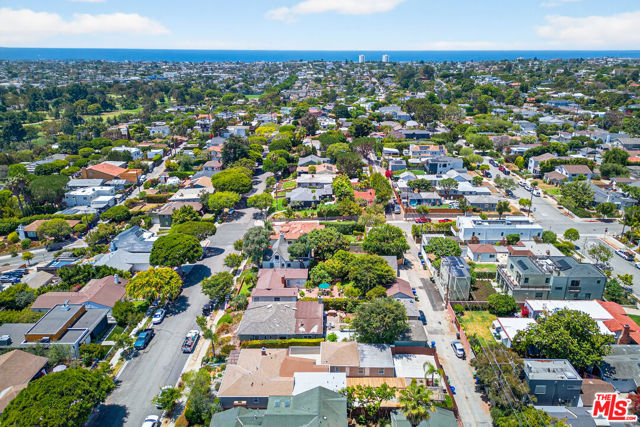 2121 Marine Street, Santa Monica CA: https://media.crmls.org/mediaz/d3cdaeb0-f93e-49e4-9a1a-11c576c73be4.jpg