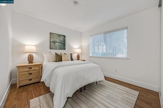 14 Saint Louis Ln, Pleasant Hill CA: https://media.crmls.org/mediaz/d3cde714-7134-4c3b-bb24-a4f8396f38df.jpg