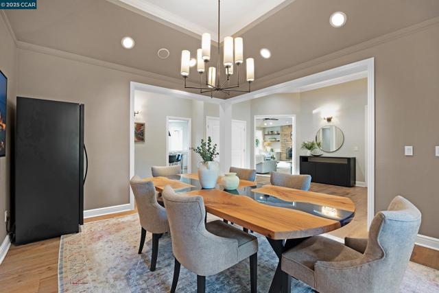10 Woodside Dr, Danville CA: https://media.crmls.org/mediaz/d3ceefac-3c91-4753-a838-25bc4b977d29.jpg