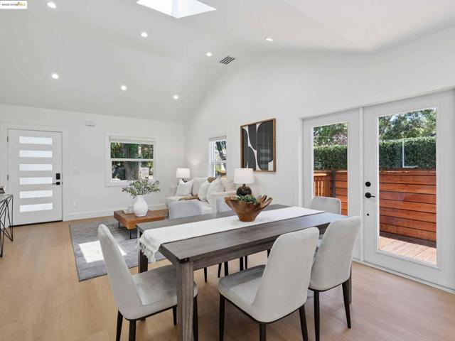 1612 Carleton St, Berkeley CA: https://media.crmls.org/mediaz/d3d00841-e2e8-497e-a4a6-7fab8da1ecd3.jpg