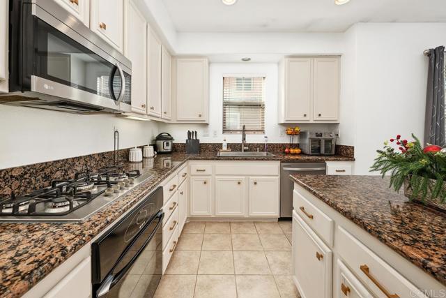 Image 4 of 30 For 1295 Blue Jean Way  2