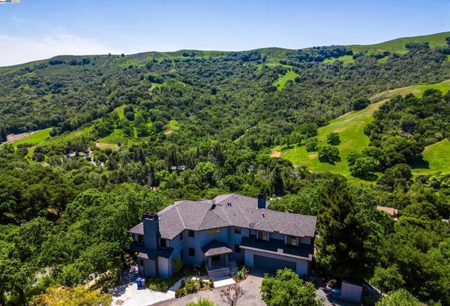 325 Bollinger Estates Ct, San Ramon CA: https://media.crmls.org/mediaz/d3d05d19-f787-412a-8086-d28ce974811e.jpg