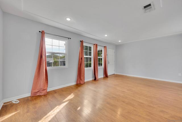 5170 Randlett Dr, La Mesa CA: https://media.crmls.org/mediaz/d3d073a2-7edf-40f4-9439-897282826df5.jpg