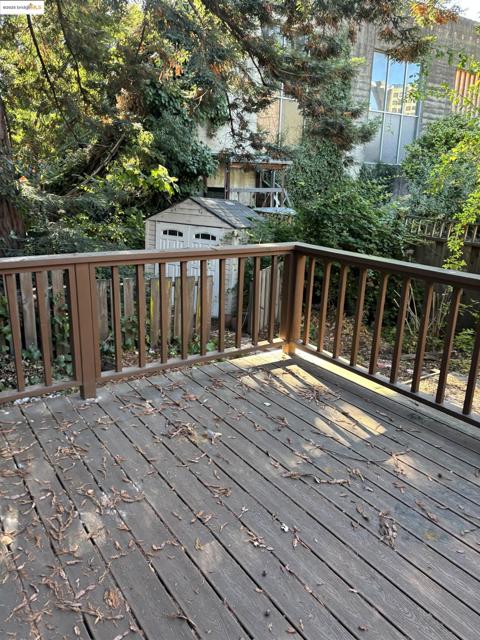 35 Randwick Ave, Oakland CA: https://media.crmls.org/mediaz/d3d12f36-3d7f-4537-99e1-af463ad794b4.jpg