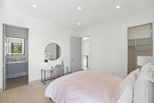 1127 Hillslope Place, Los Altos CA: https://media.crmls.org/mediaz/d3d13634-6658-40e6-b54c-276968b8175f.jpg