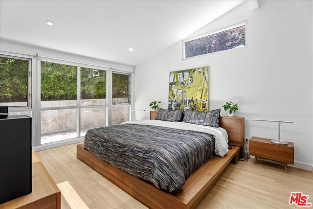 3567 Woodcliff Road, Sherman Oaks CA: https://media.crmls.org/mediaz/d3d14294-aa93-48c1-9b1e-7906d416420f.jpg