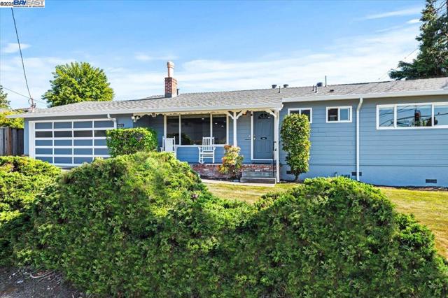 4105 Heyer Ave, Castro Valley CA: https://media.crmls.org/mediaz/d3d16a8f-463a-4c45-be75-2f4201eecf98.jpg