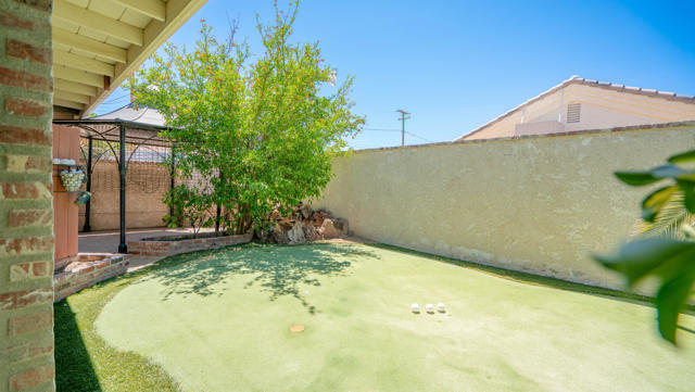 8582 Frontera Avenue, Yucca Valley CA: https://media.crmls.org/mediaz/d3d171fd-a5a5-4410-9e21-eb0514c4683c.jpg
