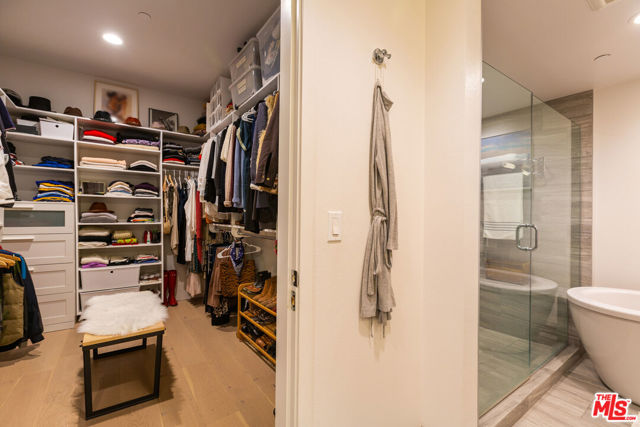4240 Laurel Canyon Boulevard, Studio City CA: https://media.crmls.org/mediaz/d3d1cc9b-9cdb-41cb-8254-0012a4e53bb8.jpg