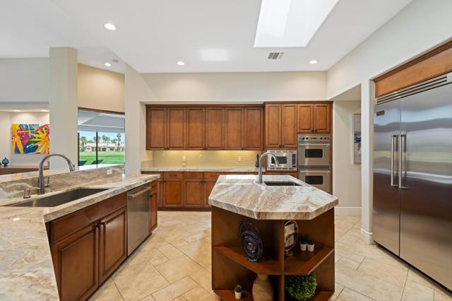 81080 Shinnecock, La Quinta CA: https://media.crmls.org/mediaz/d3d1ec16-b2db-4751-8f26-eb2b45d12cbb.jpg