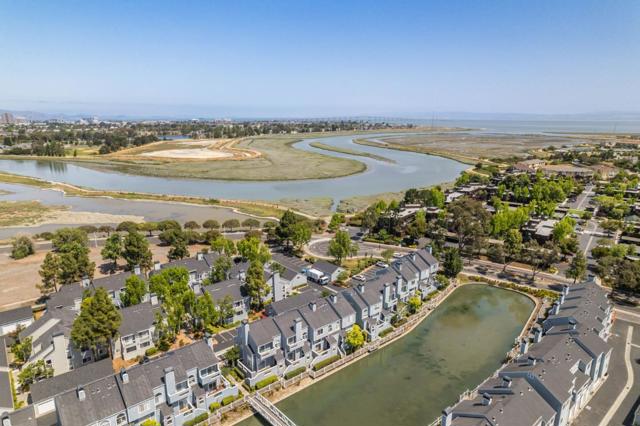 830 Portwalk Place, Redwood City CA: https://media.crmls.org/mediaz/d3d2819d-0de2-4190-a32f-22248f8d8a4f.jpg