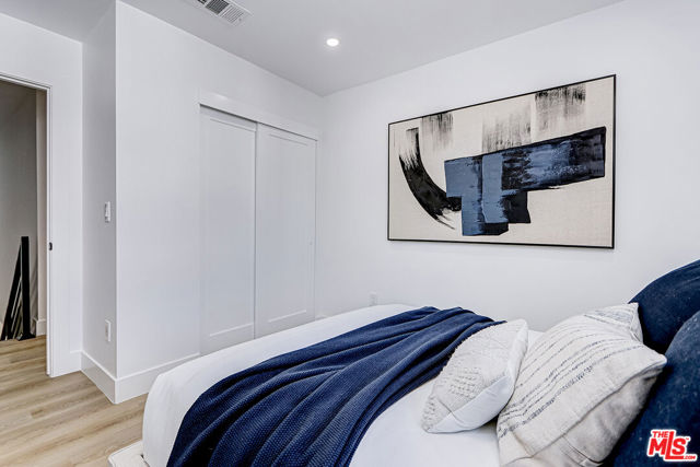 1291 Sycamore, Los Angeles CA: https://media.crmls.org/mediaz/d3d31aef-6343-4ff1-8c21-9be430d9cf67.jpg