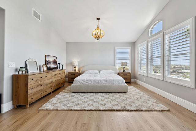 1568 Sapphire Dr, Carlsbad CA: https://media.crmls.org/mediaz/d3d31c64-5e31-457d-b09b-0106aca7a52e.jpg