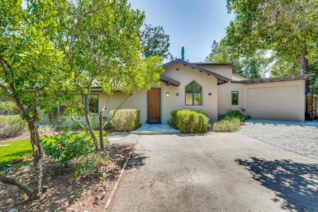 1625 Hazelaar Way, Los Altos CA: https://media.crmls.org/mediaz/d3d3e953-8076-4323-abab-5158a5fecf1c.jpg