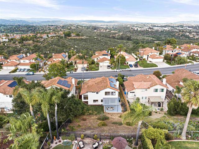 2064 White Birch Dr, Vista CA: https://media.crmls.org/mediaz/d3d4dc36-4f3c-4e75-b413-d1815b2fe059.jpg