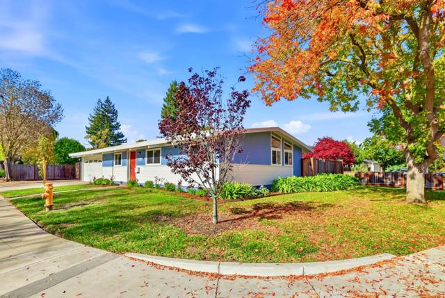 3839 Ross Road, Palo Alto CA: https://media.crmls.org/mediaz/d3d527d0-bffc-481c-8164-3752c8a7d517.jpg