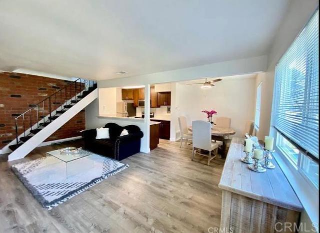 Home for Sale in Lakeside