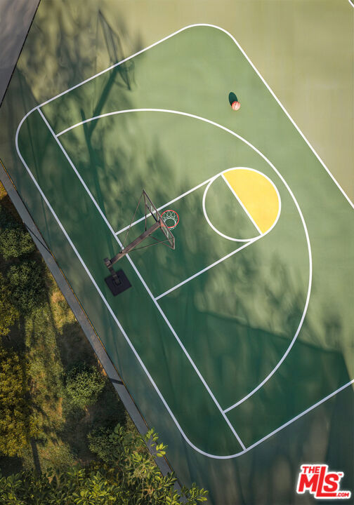 6487 Cavalleri Road, Malibu CA: https://media.crmls.org/mediaz/d3d5c043-4b05-4ca7-b23f-66f17969d7b6.jpg