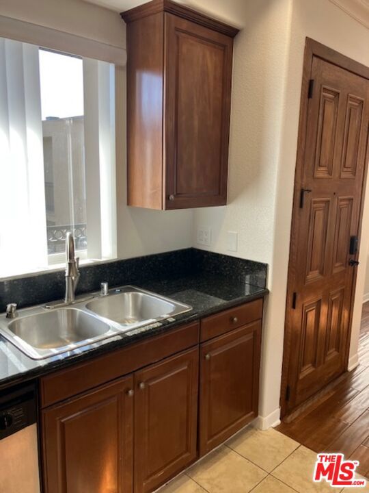 1401 S St Andrews Place, Los Angeles CA: https://media.crmls.org/mediaz/d3d65040-f482-4577-99c3-f26d4e25497d.jpg