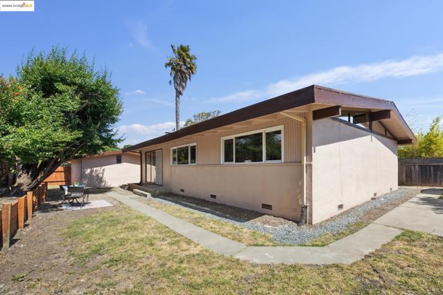 2590 Kavanagh Rd, San Pablo CA: https://media.crmls.org/mediaz/d3d6b807-b8fa-49ad-8c16-f1424f5e4395.jpg