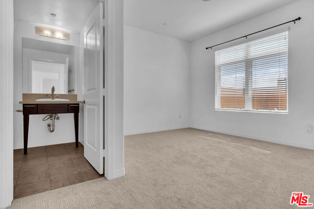 4050 GLENCOE Avenue, Marina del Rey CA: https://media.crmls.org/mediaz/d3d746f9-b6e5-43d6-b18d-ec23111b114f.jpg
