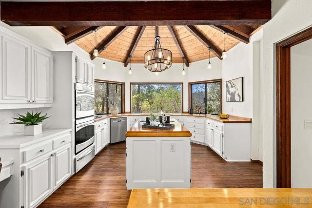 1308 Lakedale Rd, Santa Ysabel CA: https://media.crmls.org/mediaz/d3d74b96-0a28-4669-b689-9b13ff8b209a.jpg