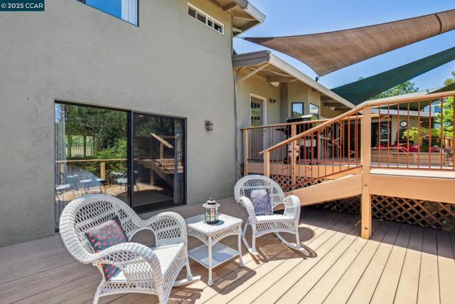 700 Golf Club Way, Pleasant Hill CA: https://media.crmls.org/mediaz/d3d7e326-e435-49cd-9c10-2efb7513a92b.jpg