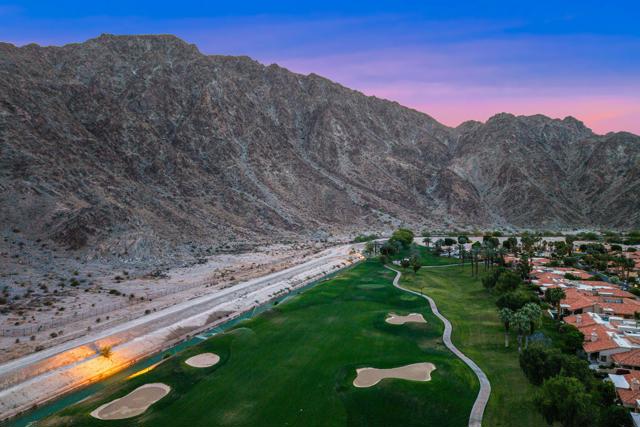 54639 Riviera, La Quinta CA: https://media.crmls.org/mediaz/d3d7ed31-177a-4808-ada2-aee7f1f29946.jpg