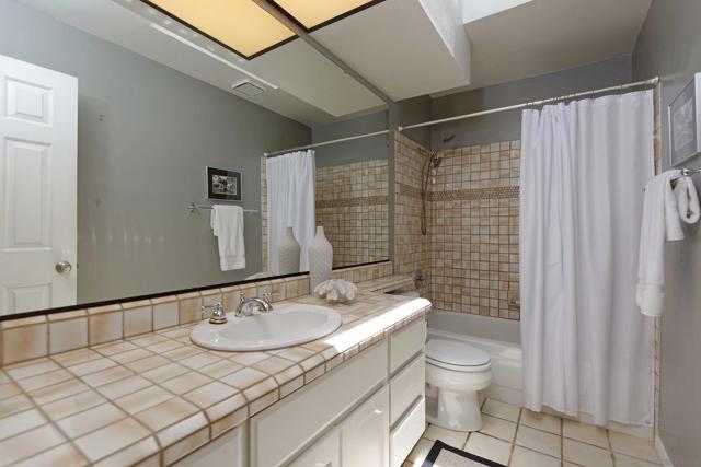 7020 Snapdragon Dr, Carlsbad CA: https://media.crmls.org/mediaz/d3d80952-a82f-489d-bba1-11b6f88afa73.jpg